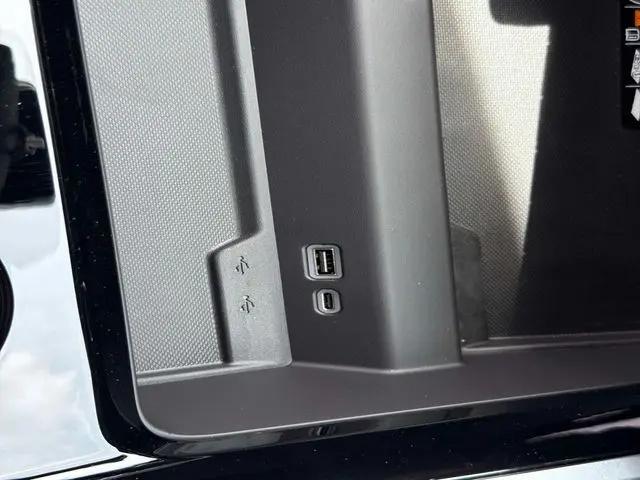 2026 Chevrolet Suburban LT, 4WD