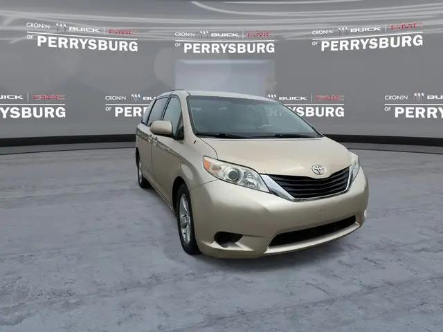 2012 Toyota Sienna LE V6 8 Passenger