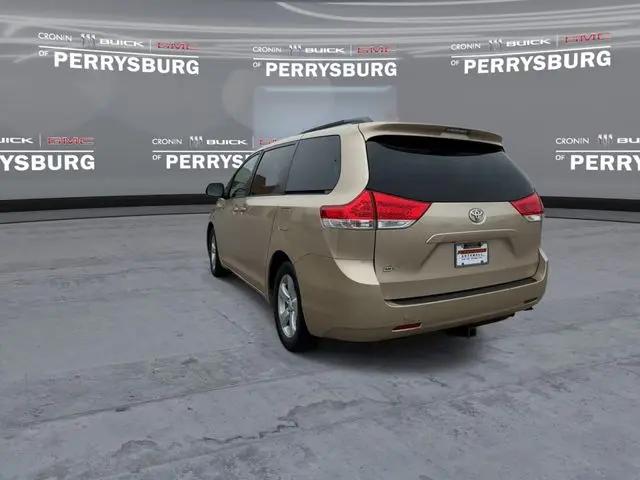 2012 Toyota Sienna LE V6 8 Passenger
