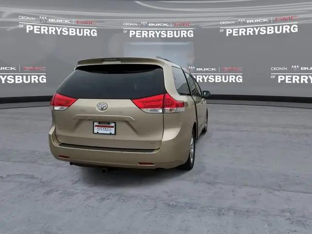 2012 Toyota Sienna LE V6 8 Passenger