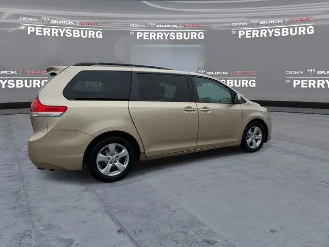 2012 Toyota Sienna LE V6 8 Passenger