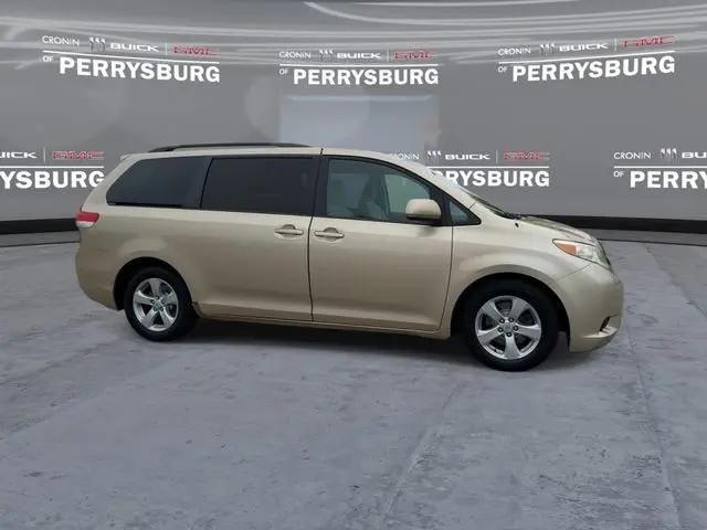 2012 Toyota Sienna LE V6 8 Passenger