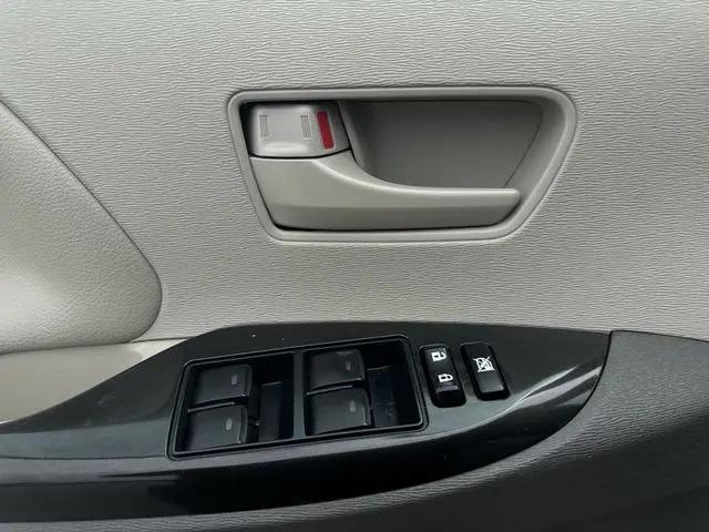 2012 Toyota Sienna LE V6 8 Passenger