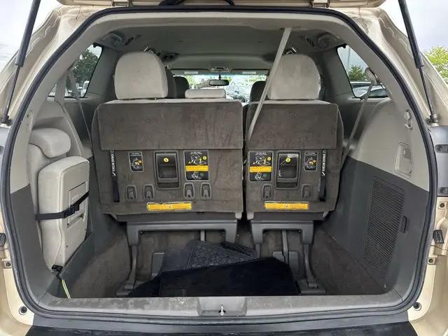 2012 Toyota Sienna LE V6 8 Passenger
