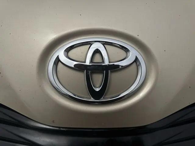 2012 Toyota Sienna LE V6 8 Passenger