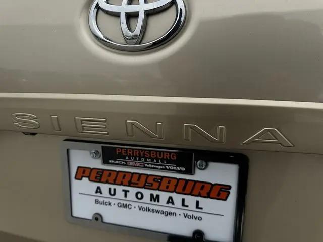 2012 Toyota Sienna LE V6 8 Passenger