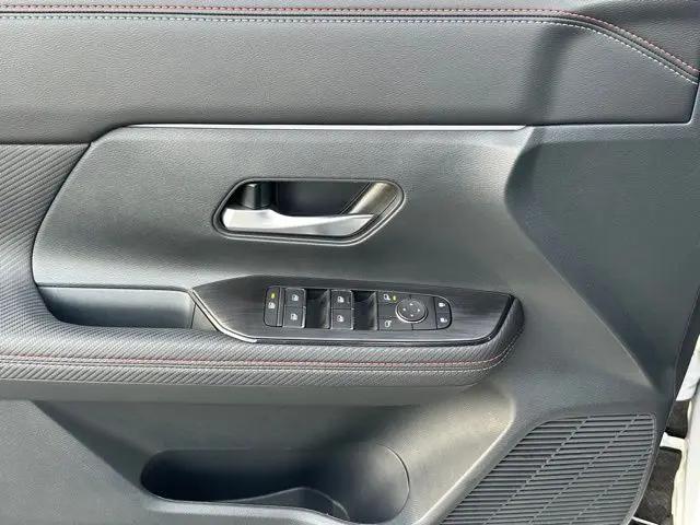 2025 Nissan Kicks SR Intelligent AWD