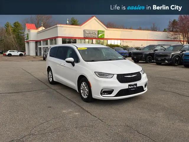 2023 Chrysler Pacifica Touring L for sale in Williston, VT