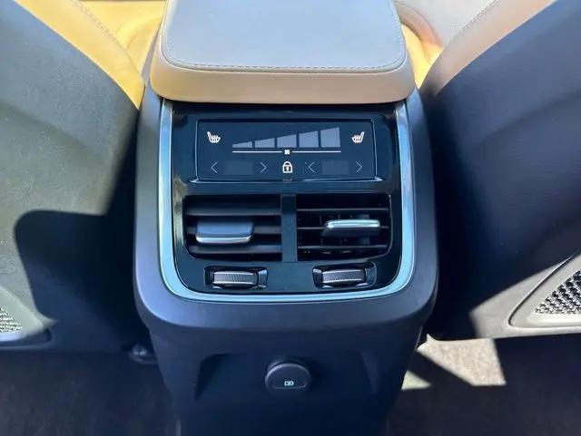 2024 Volvo XC90 Recharge T8 Ultimate Bright Theme 7-Seater