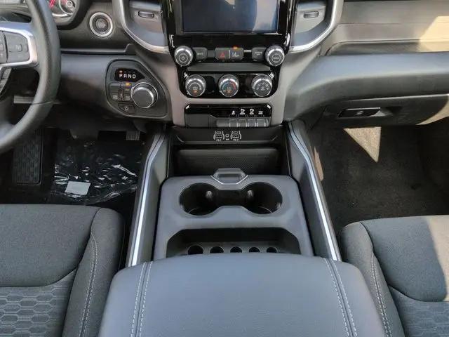 2026 Ram 1500 Express Crew Cab 4x4 5'7" Box