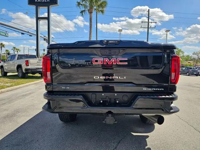 2022 GMC Sierra 2500HD 4WD Crew Cab Standard Bed Denali