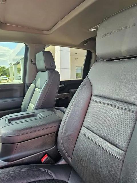 2022 GMC Sierra 2500HD 4WD Crew Cab Standard Bed Denali