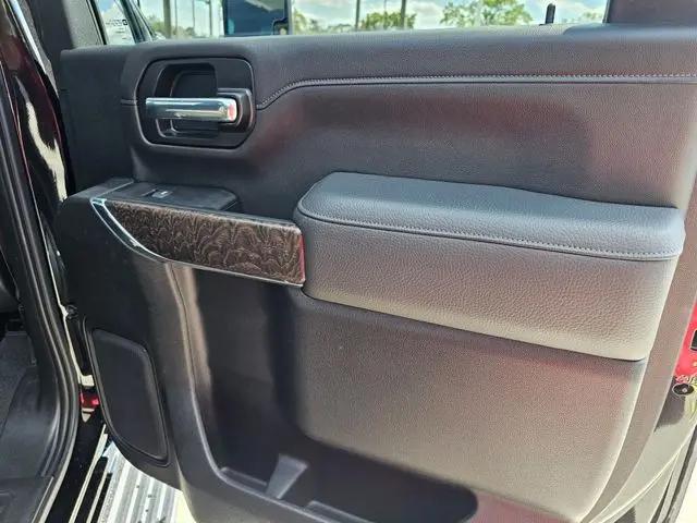 2022 GMC Sierra 2500HD 4WD Crew Cab Standard Bed Denali