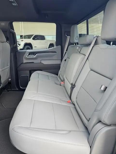 2026 GMC Sierra 1500 Crew Cab, Short Bed, SLT, 4WD