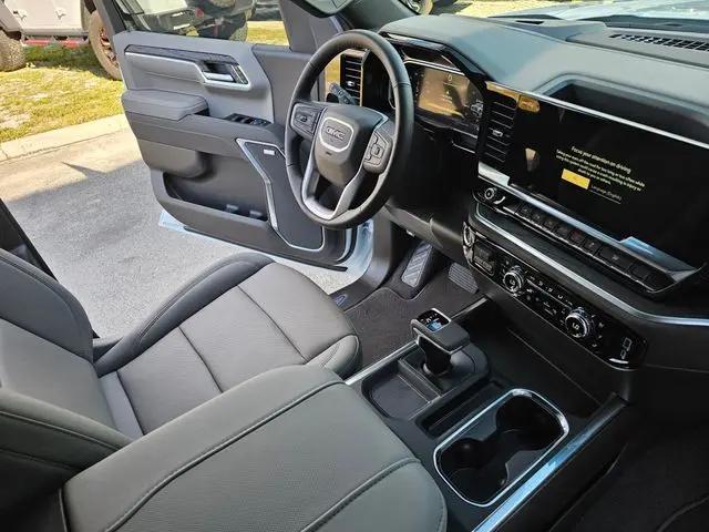 2026 GMC Sierra 1500 Crew Cab, Short Bed, SLT, 4WD