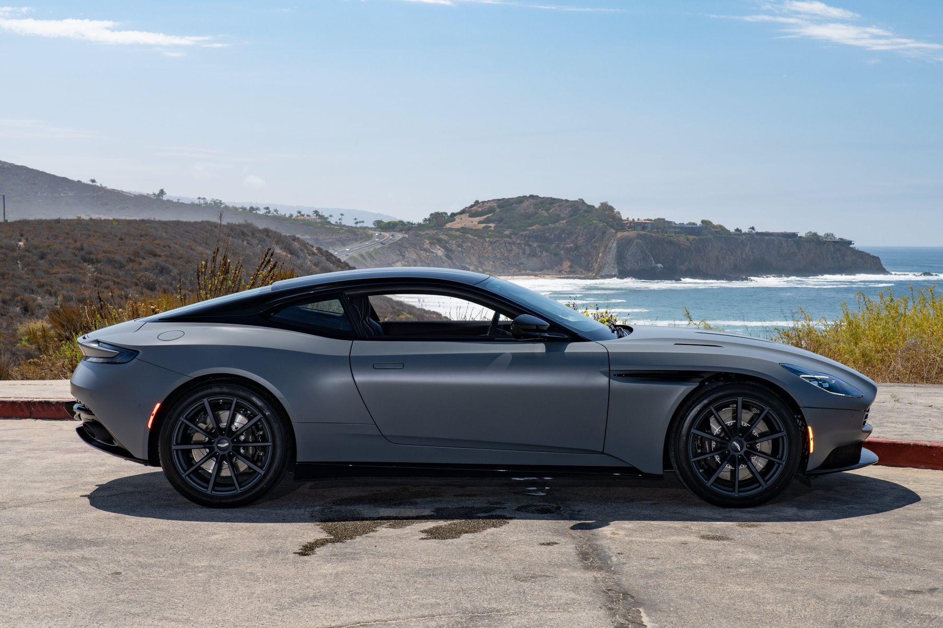 Aston Martin 2023 DB11 