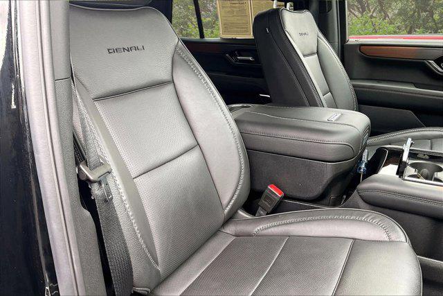 2025 GMC Yukon 4WD Denali