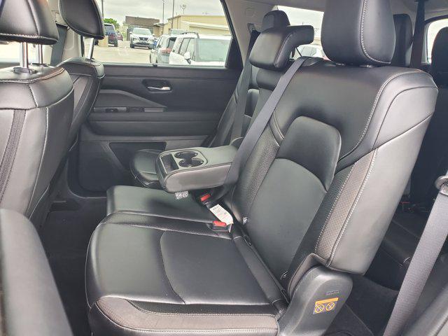 2025 Nissan Pathfinder SL 4WD