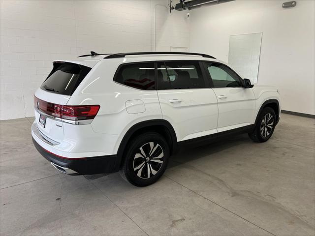 2025 Volkswagen Atlas 2.0T SE