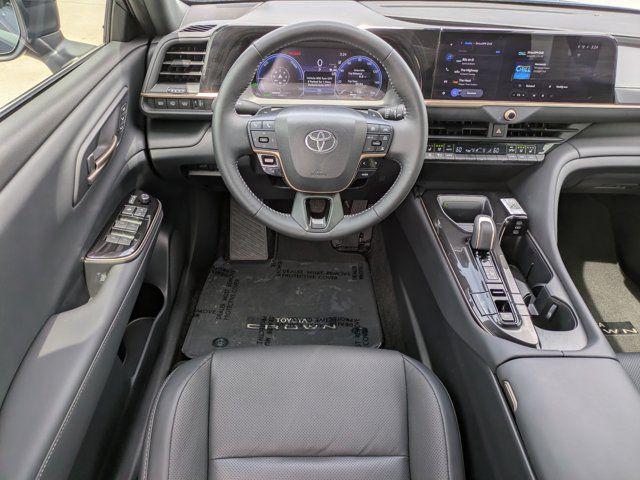 2025 Toyota Crown Signia XLE
