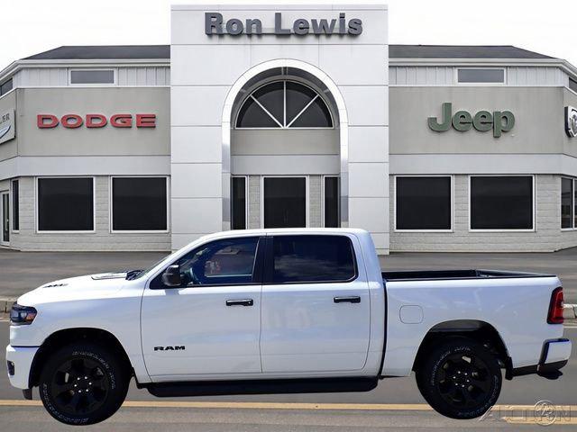 2026 RAM 1500 RAM 1500 EXPRESS CREW CAB 4X4 57 BOX