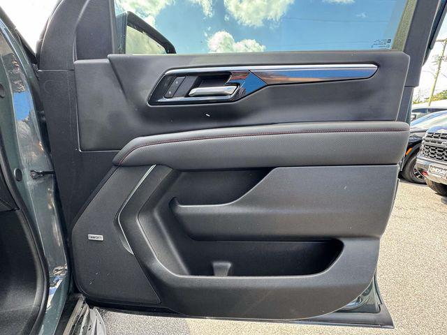 2025 Chevrolet Suburban 4WD RST