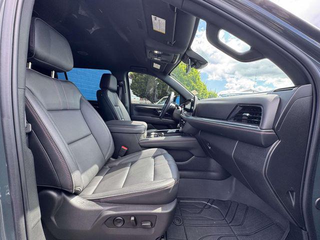 2025 Chevrolet Suburban 4WD RST