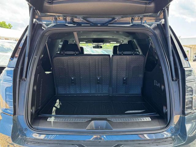 2025 Chevrolet Suburban 4WD RST