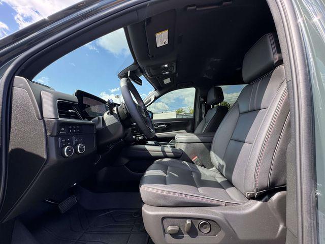 2025 Chevrolet Suburban 4WD RST