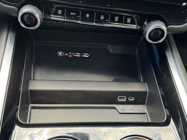 2025 Chevrolet Suburban 4WD RST