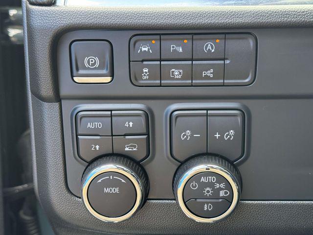 2025 Chevrolet Suburban 4WD RST