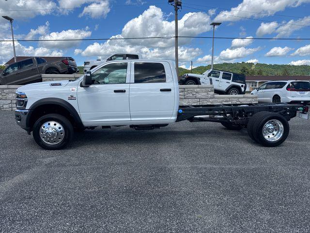 2026 RAM 5500 Chassis RAM 5500 TRADESMAN CHASSIS CREW CAB 4X4 84 CA