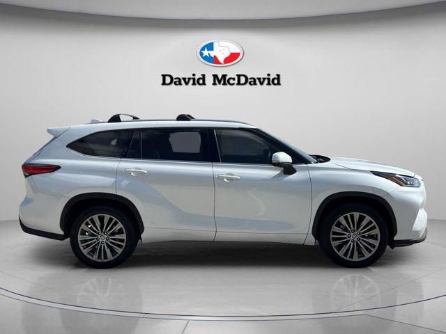 2023 Toyota Highlander Hybrid Platinum