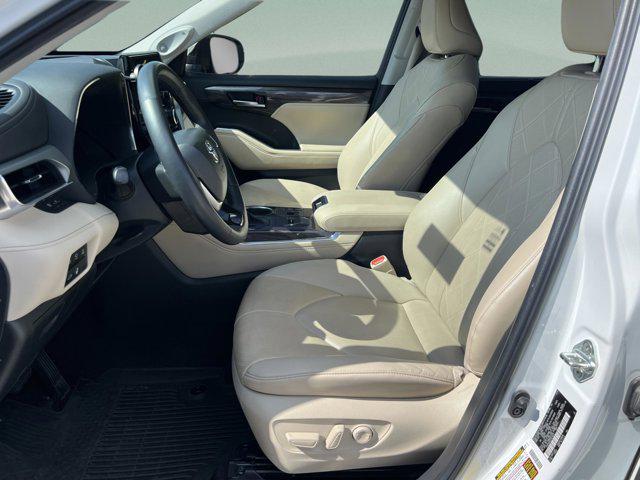2023 Toyota Highlander Hybrid Platinum