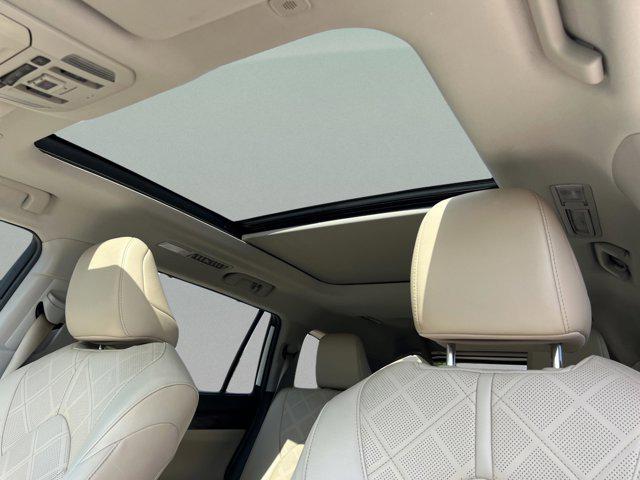 2023 Toyota Highlander Hybrid Platinum