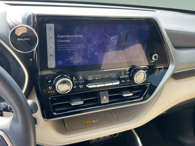 2023 Toyota Highlander Hybrid Platinum