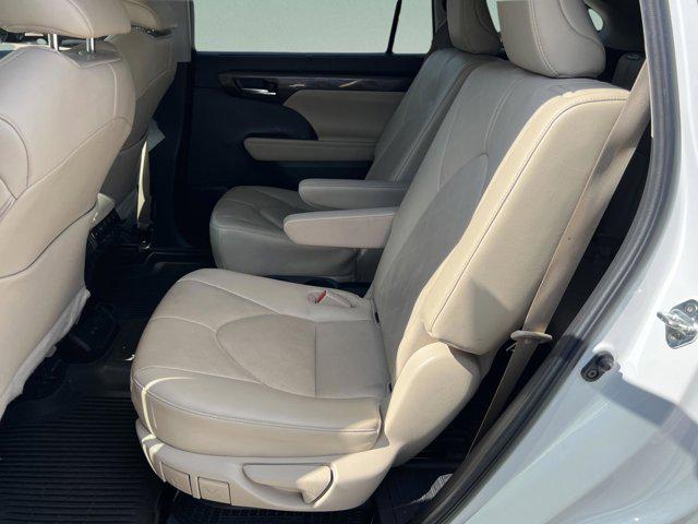 2023 Toyota Highlander Hybrid Platinum