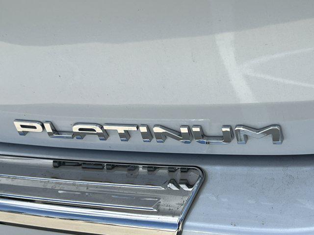 2023 Toyota Highlander Hybrid Platinum