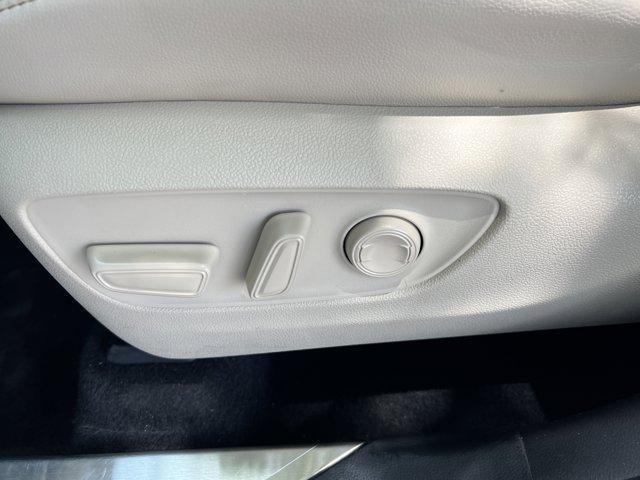 2023 Toyota Highlander Hybrid Platinum