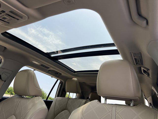 2023 Toyota Highlander Hybrid Platinum