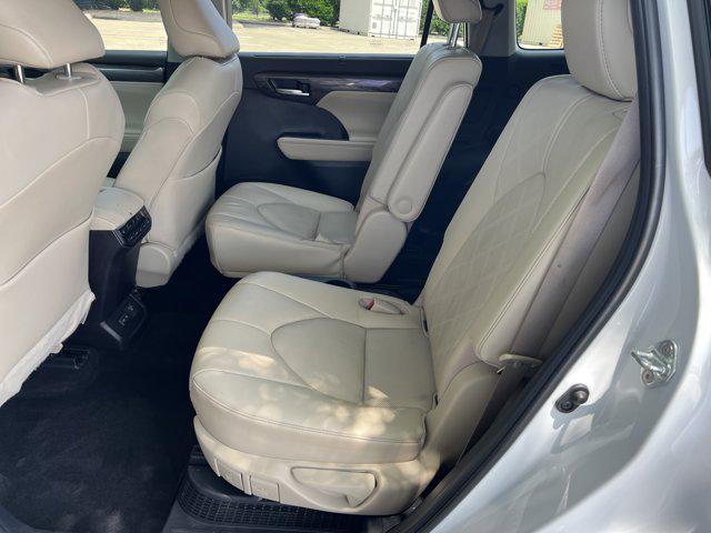 2023 Toyota Highlander Hybrid Platinum