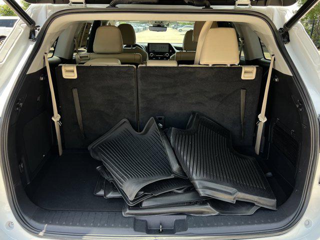 2023 Toyota Highlander Hybrid Platinum