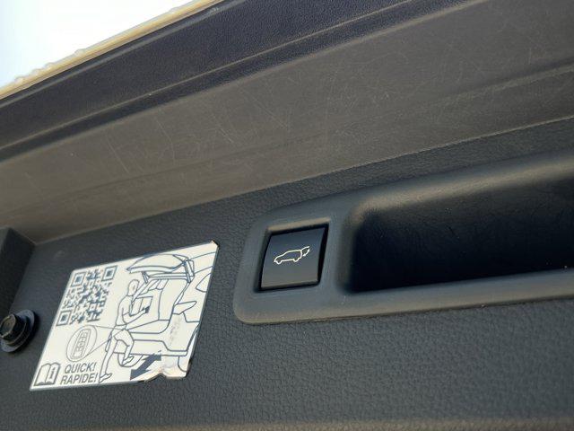 2023 Toyota Highlander Hybrid Platinum