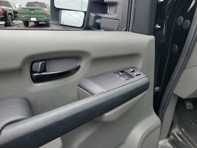 2019 Nissan 3500 SL V8