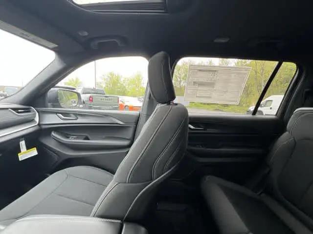 2026 Jeep Grand Cherokee L Altitude 4x4