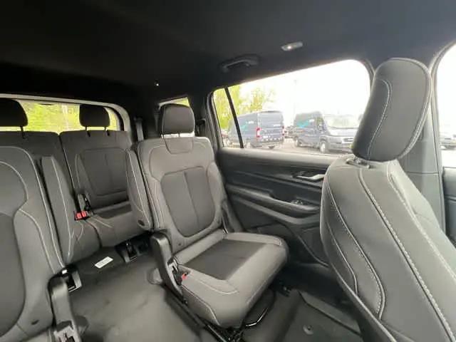 2026 Jeep Grand Cherokee L Altitude 4x4