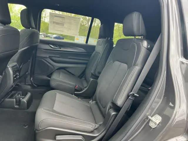 2026 Jeep Grand Cherokee L Altitude 4x4