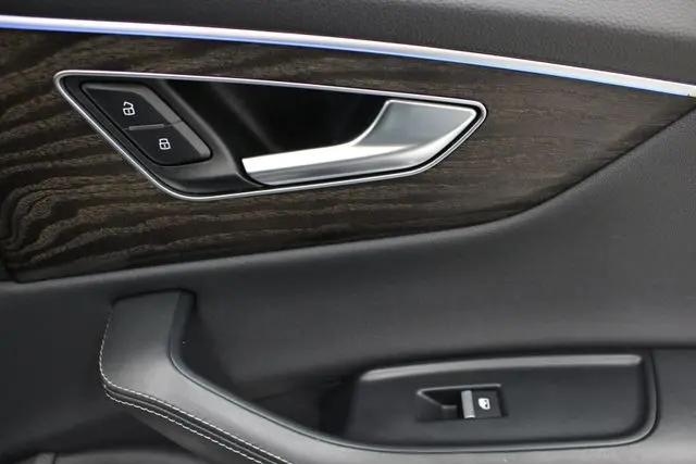 2022 Audi Q8 Premium Plus 55 TFSI quattro Tiptronic