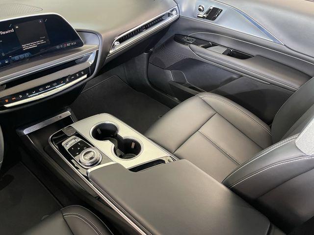 2024 Cadillac iQ Tech w/1SA