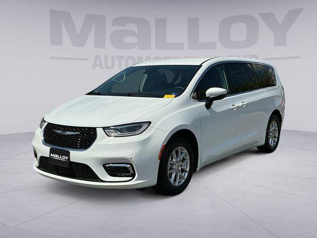 2023 Chrysler Pacifica Touring L for sale in Winchester, VA